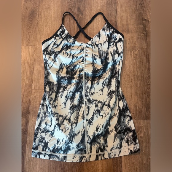 Lululemon “open your heart” tank - Picture 4 of 6